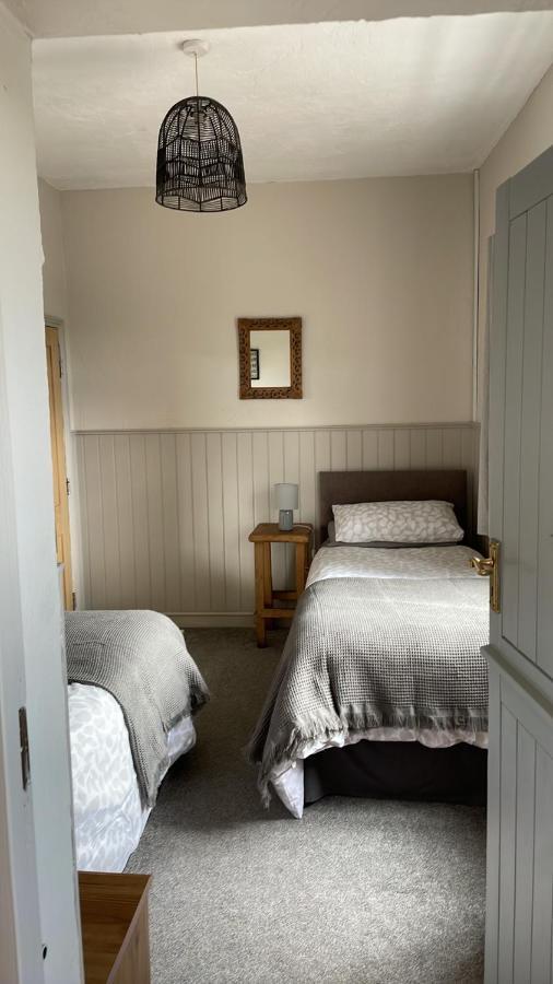 Homestay Nanny Goat Rest At Ashlands Farm *